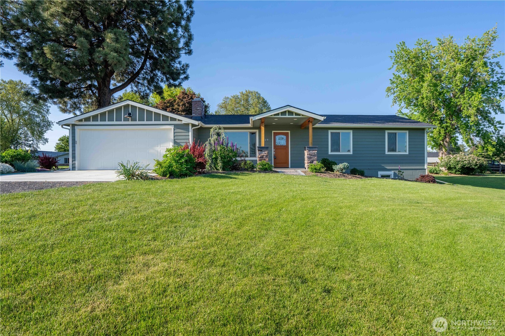 919 Stanley Dr Property Photo 1