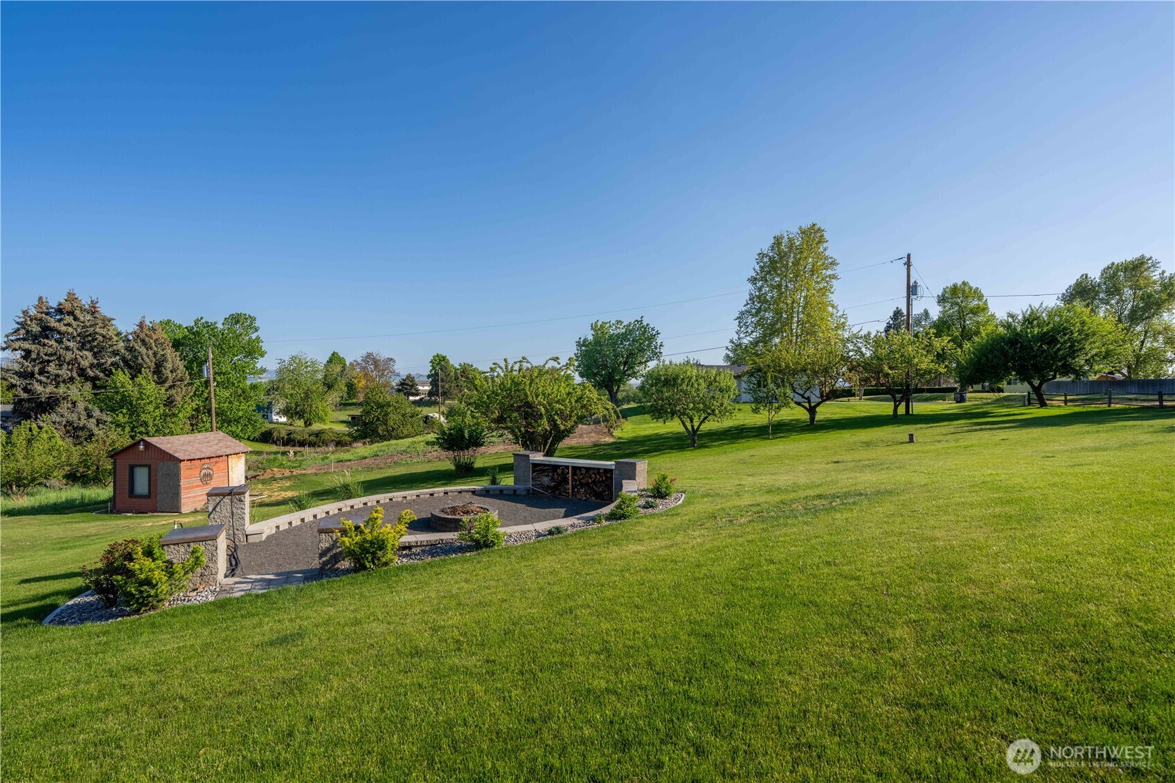 919 Stanley Dr Property Photo 3