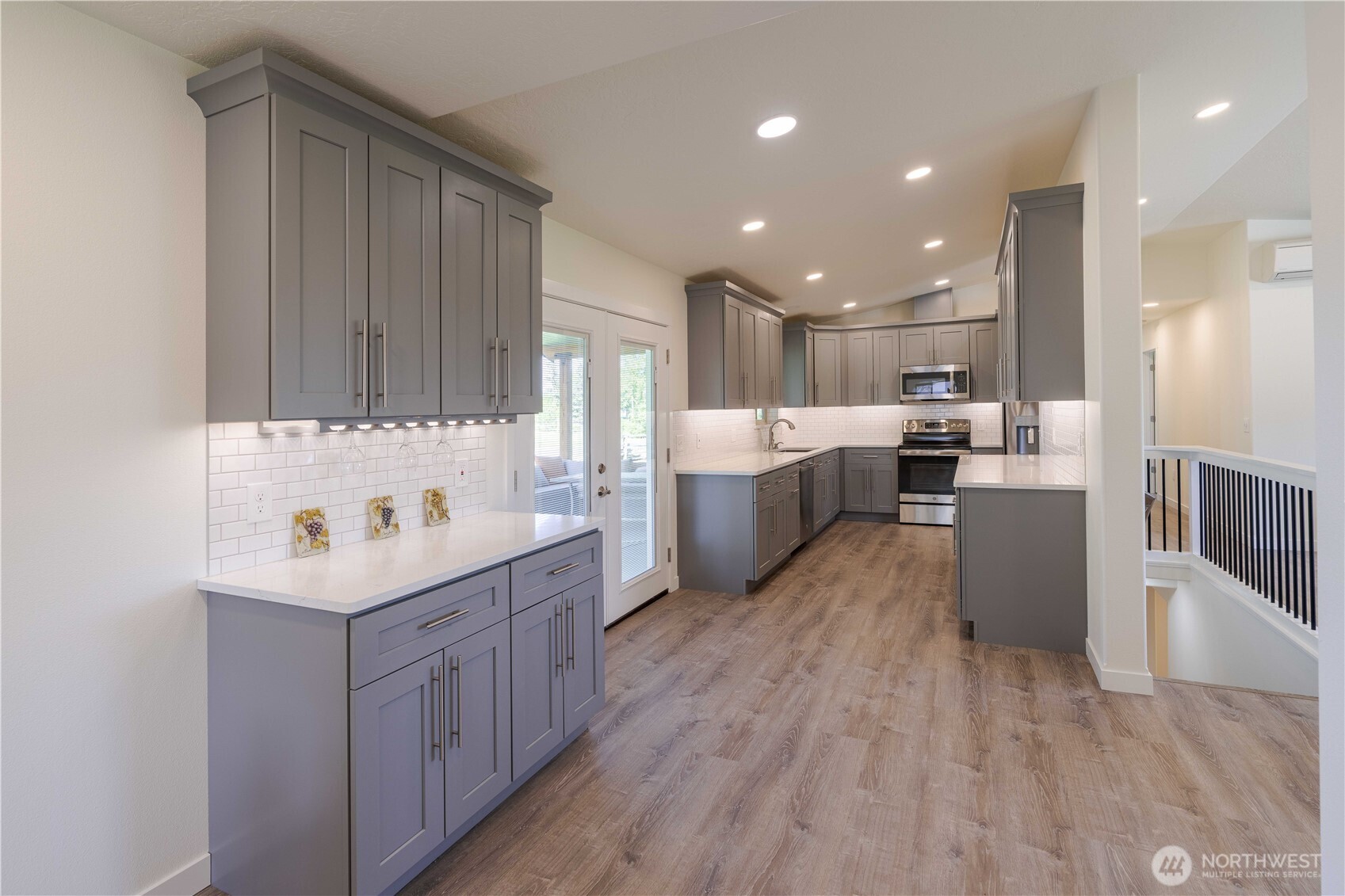 919 Stanley Dr Property Photo 9