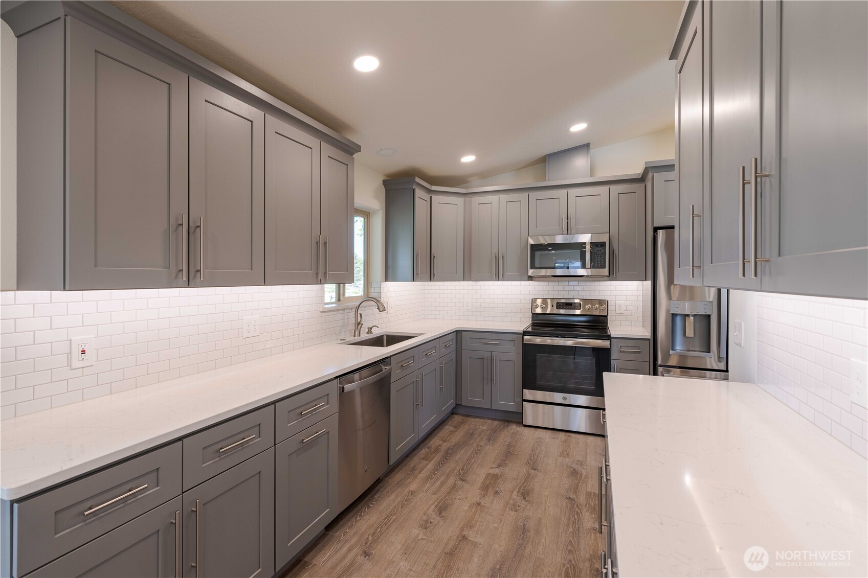 919 Stanley Dr Property Photo 11