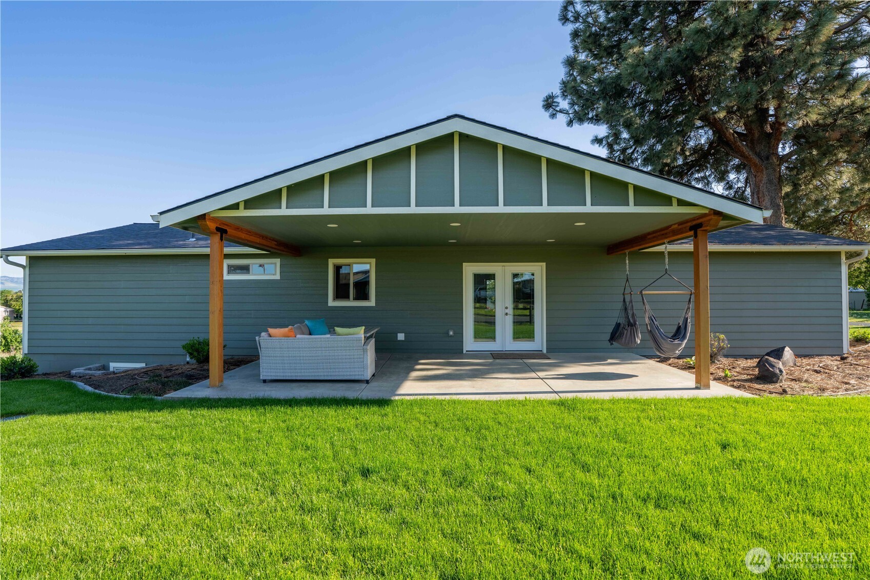 919 Stanley Dr Property Photo 38