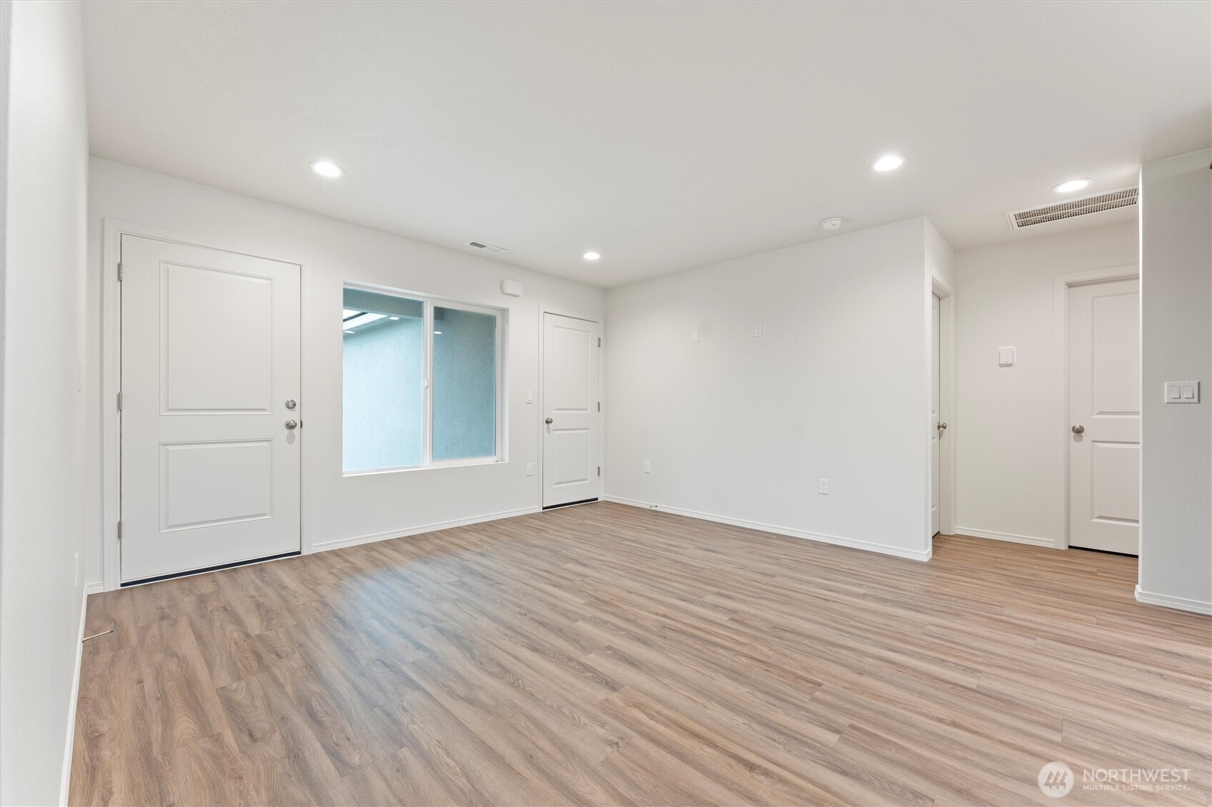 207 Rattray Drive Property Photo 4