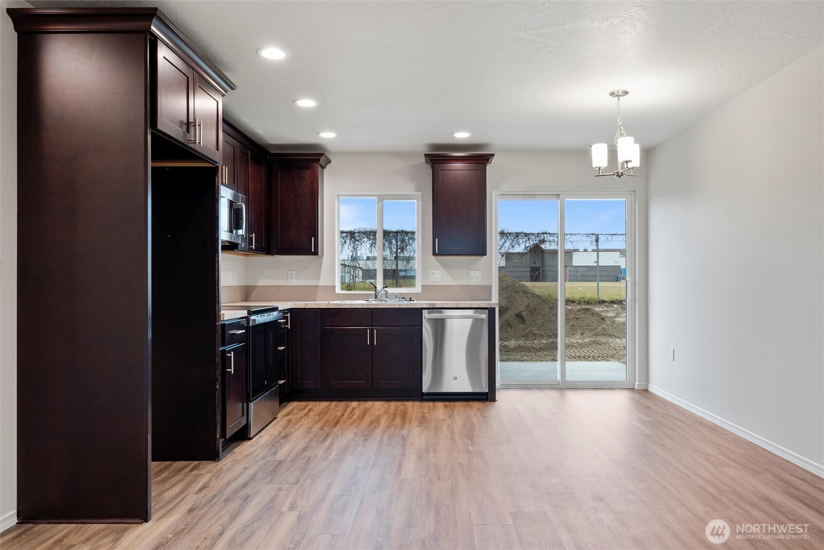 207 Rattray Drive Property Photo 7