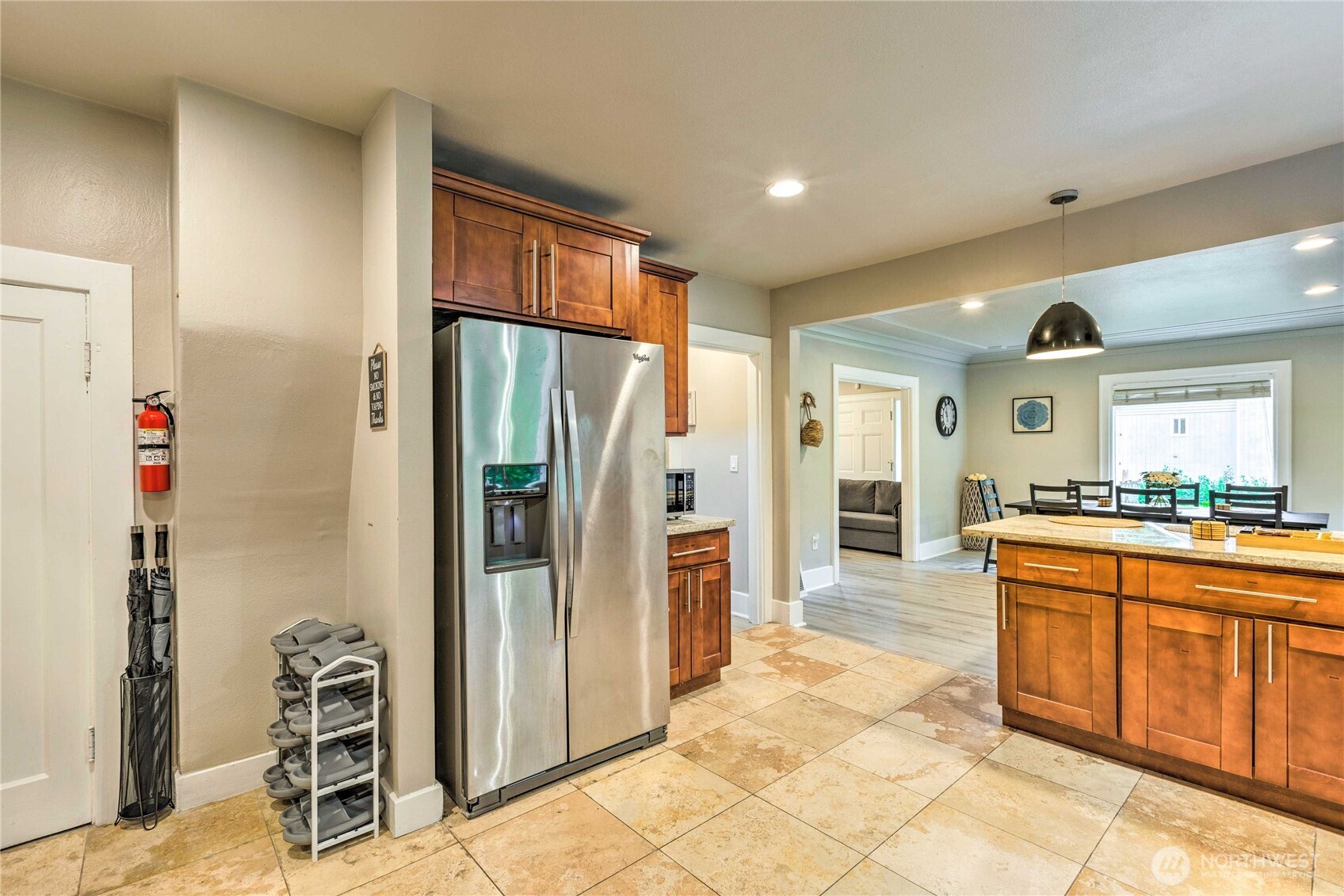 1934 Ne Northgate Way Property Photo 3