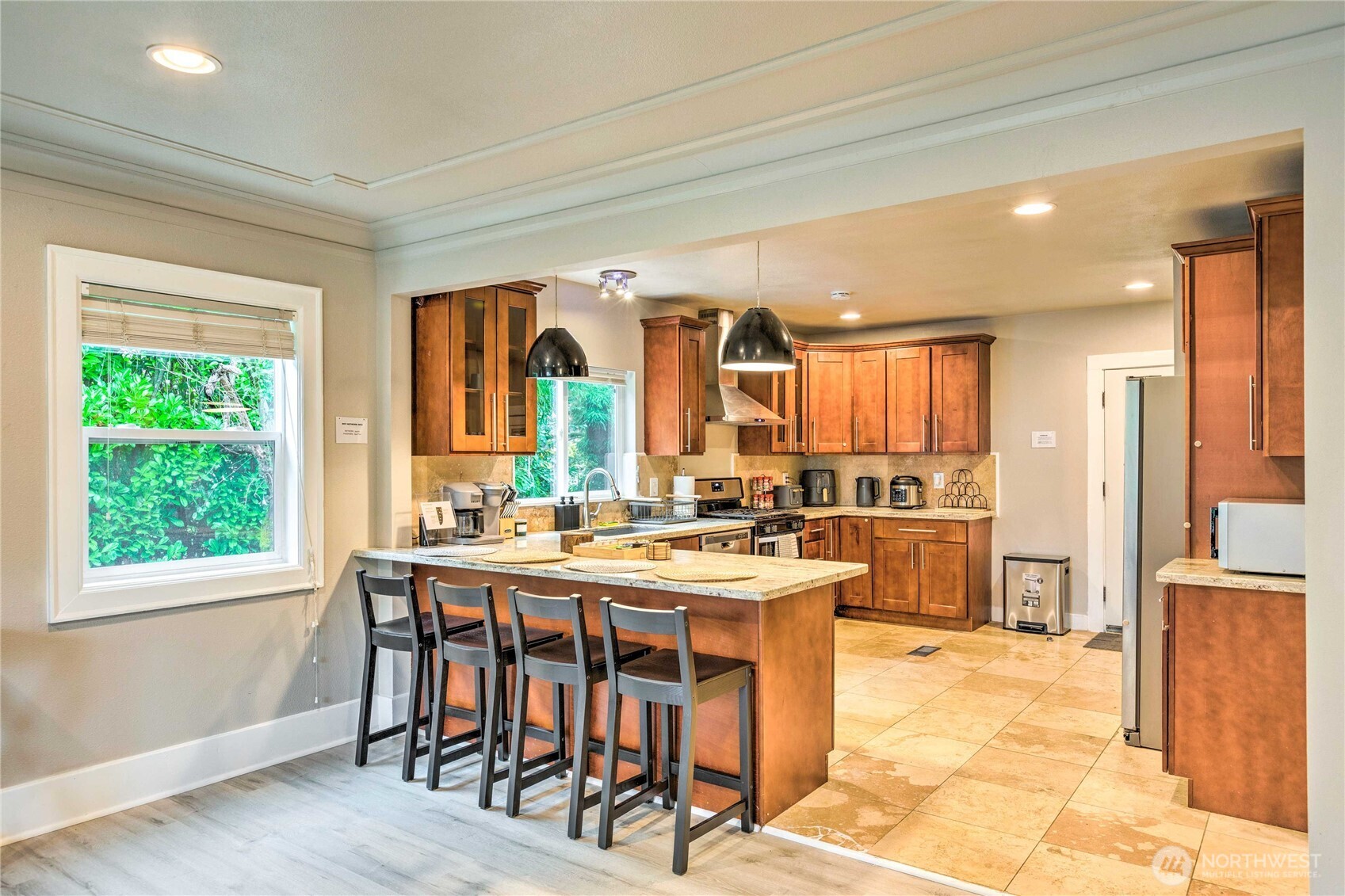 1934 Ne Northgate Way Property Photo 4