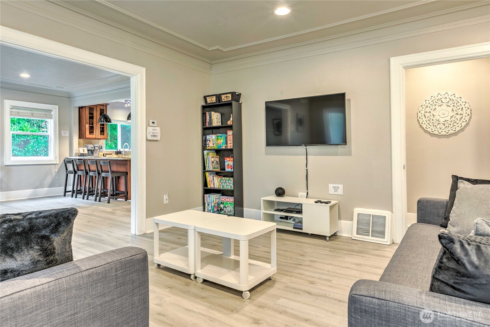 1934 Ne Northgate Way Property Photo 6