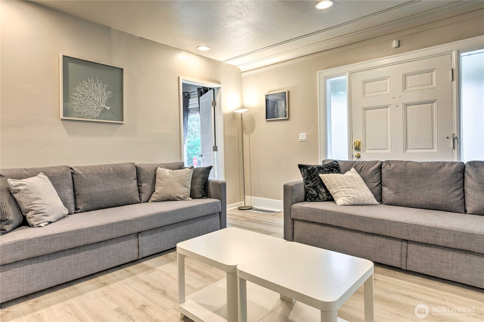 1934 Ne Northgate Way Property Photo 8