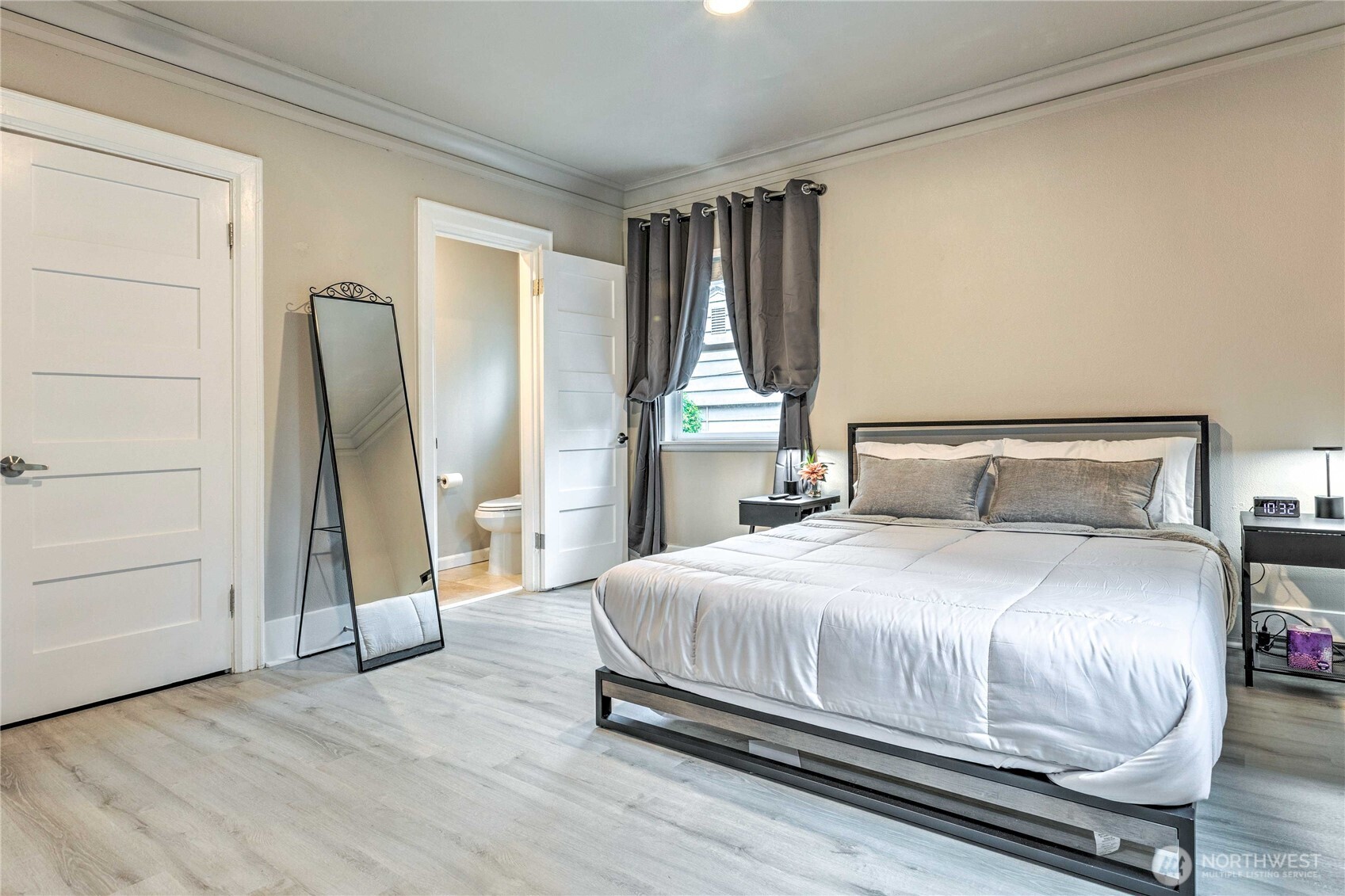 1934 Ne Northgate Way Property Photo 11