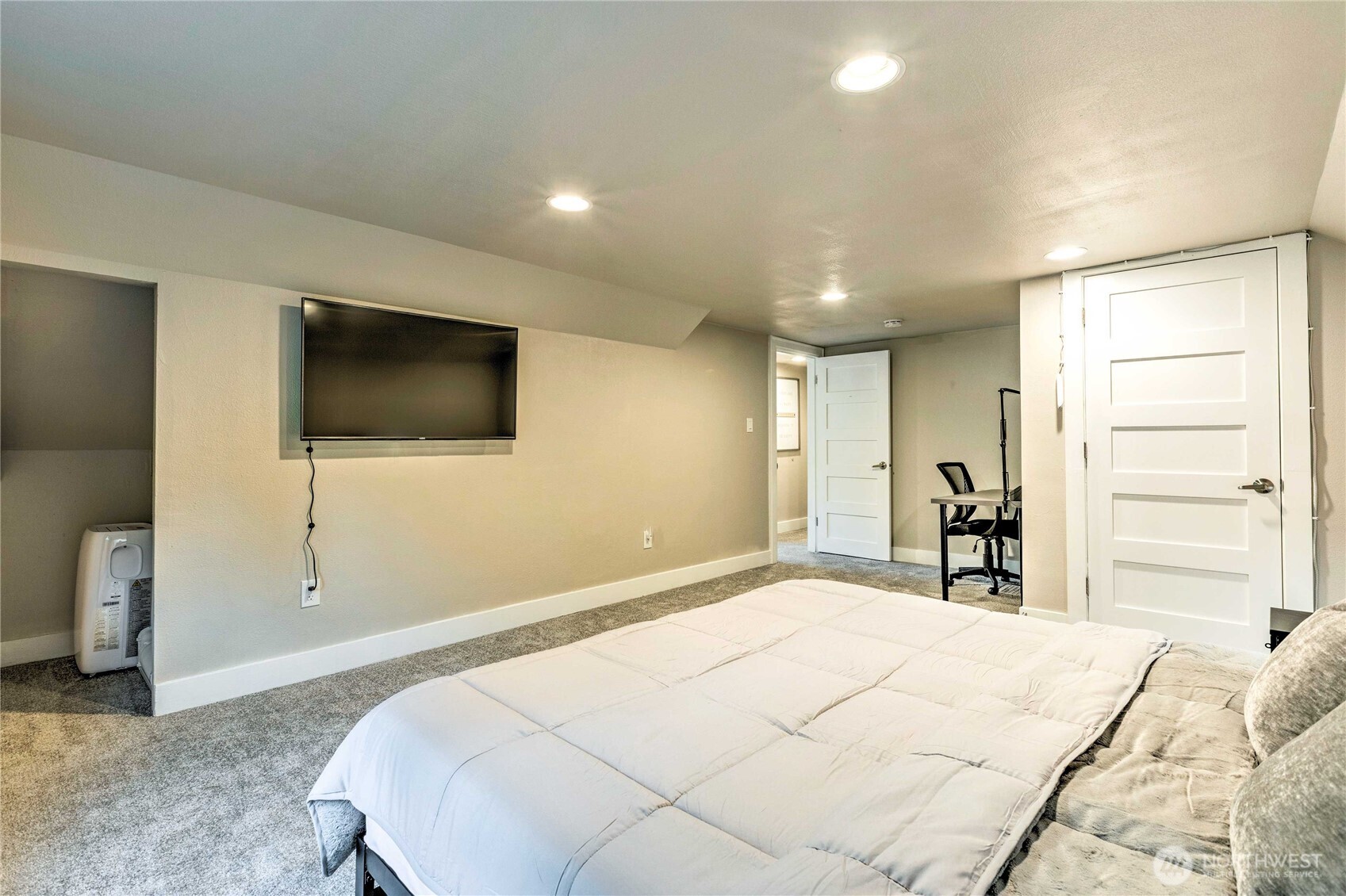 1934 Ne Northgate Way Property Photo 16