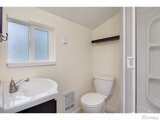 1934 Ne Northgate Way Property Photo 18