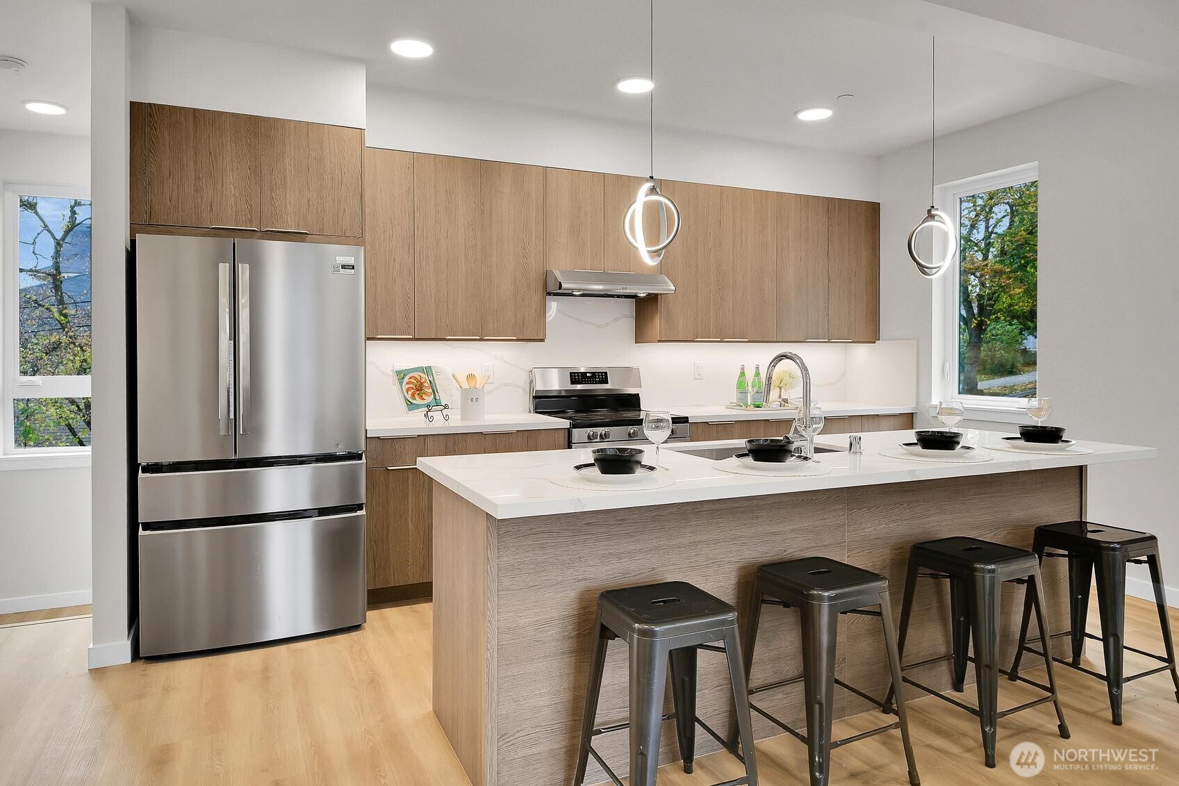 261 E Louisa Street Property Photo 3