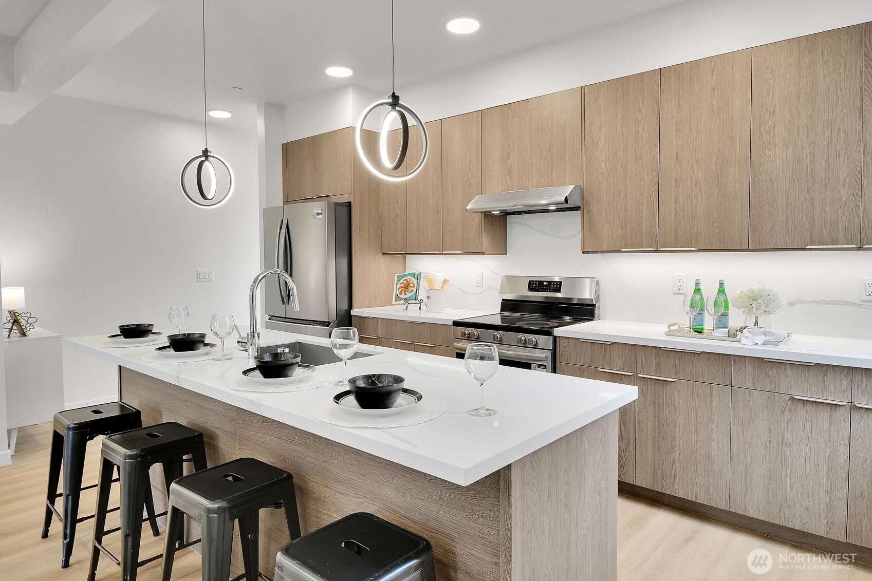 261 E Louisa Street Property Photo 4