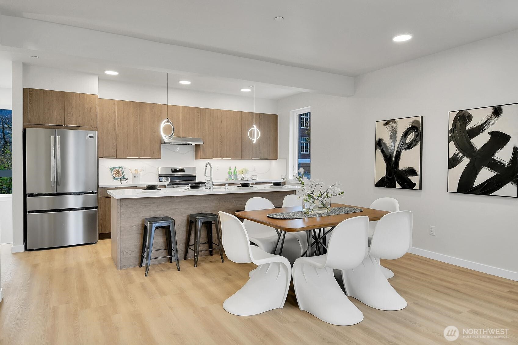 261 E Louisa Street Property Photo 5