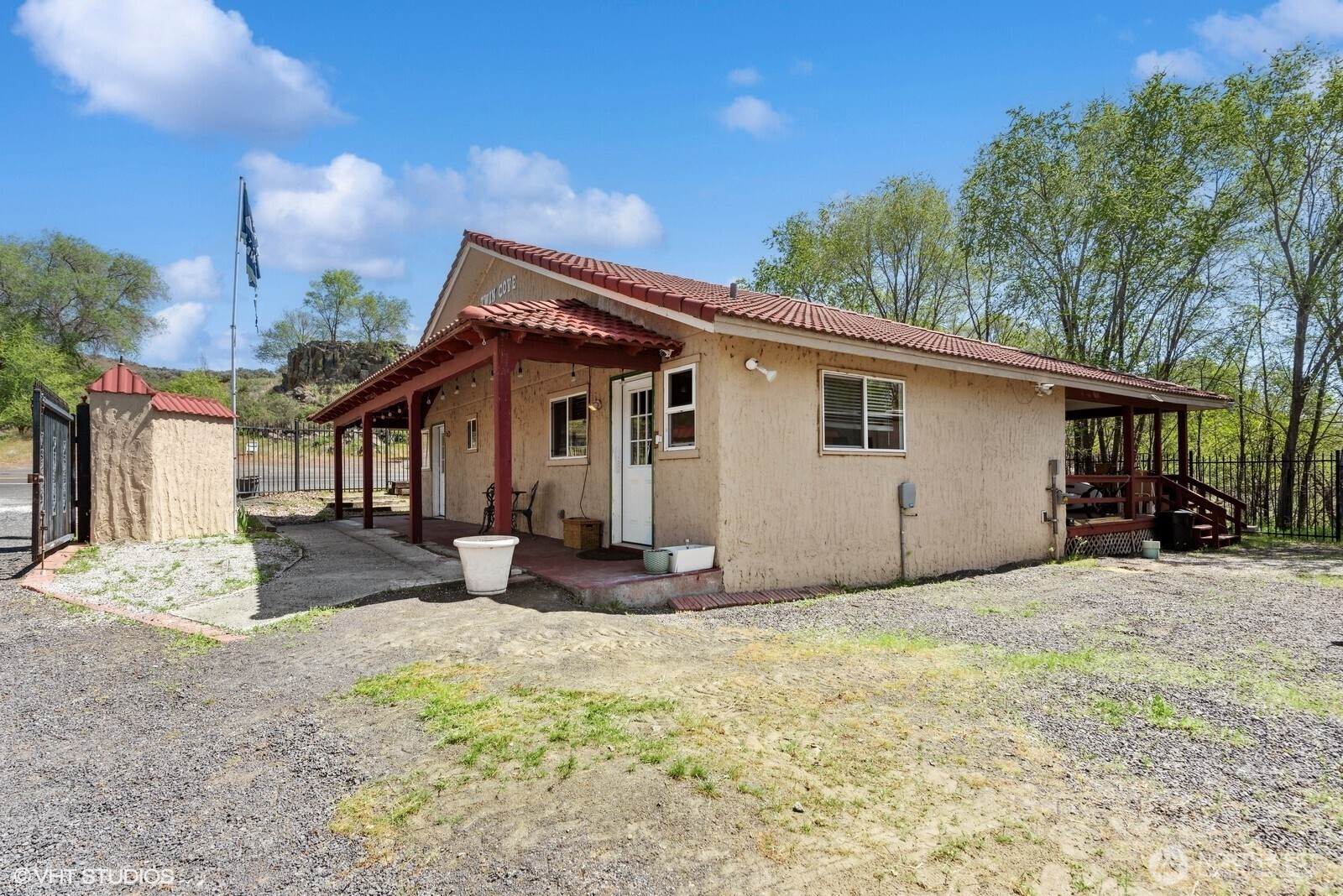 21058 State Highway 17 Property Photo 9