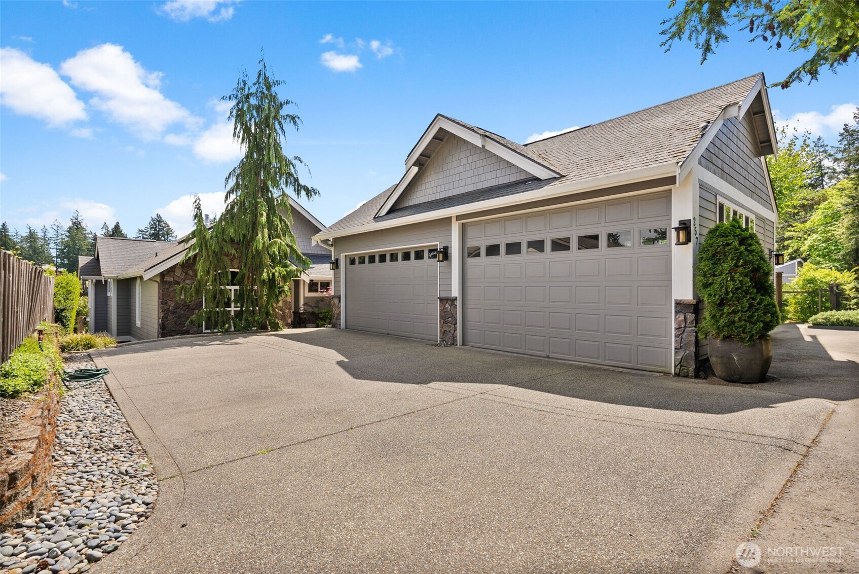 257 3rd Avenue Property Photo 39