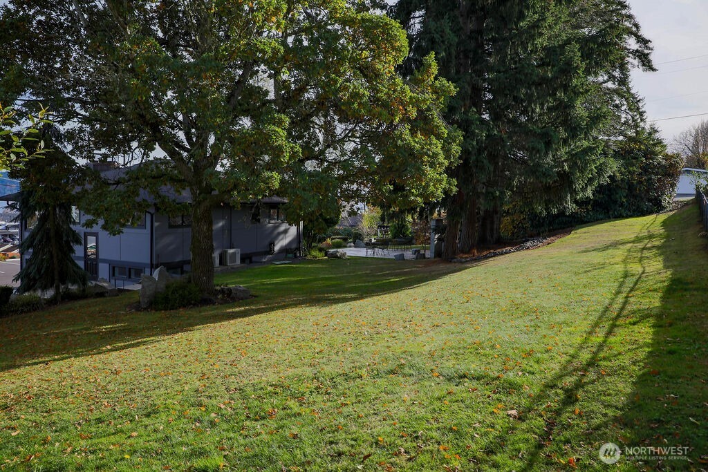 1111 Nw Lowell Street Property Photo 5