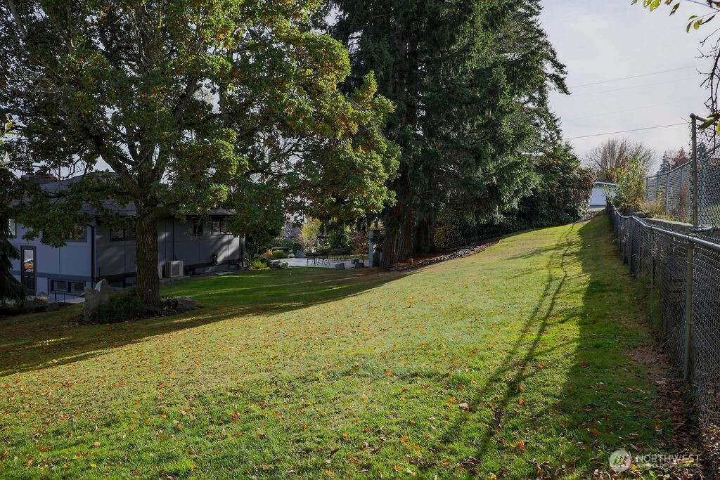 1111 Nw Lowell Street Property Photo 6