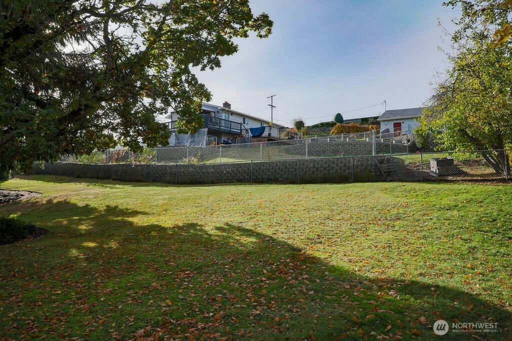 1111 Nw Lowell Street Property Photo 7