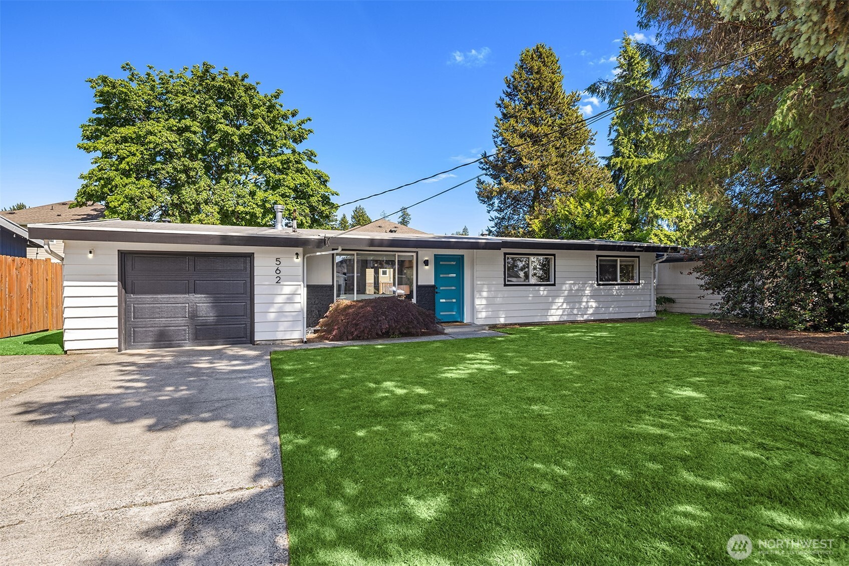 562 Hoquiam Ave Ne Property Photo 1