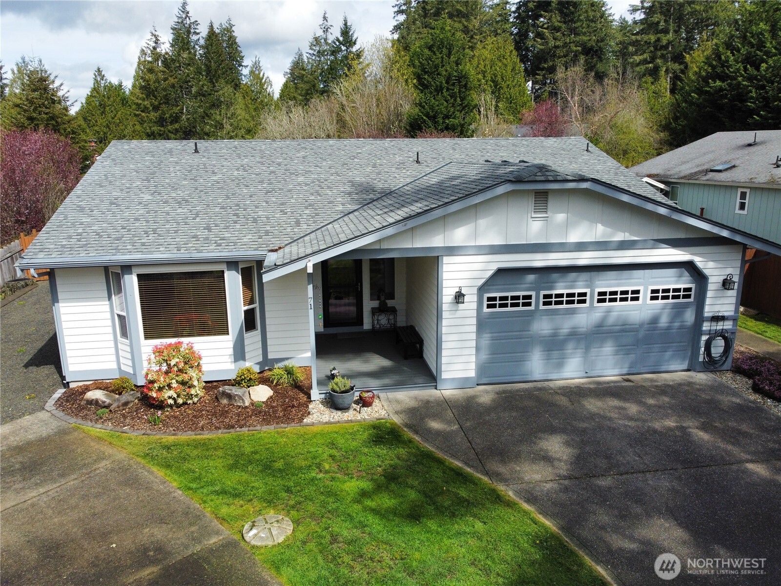 71 E North Bay Place Property Photo 1