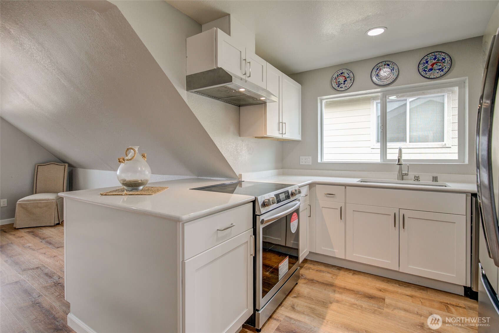 952 Point Brown Avenue Property Photo 14