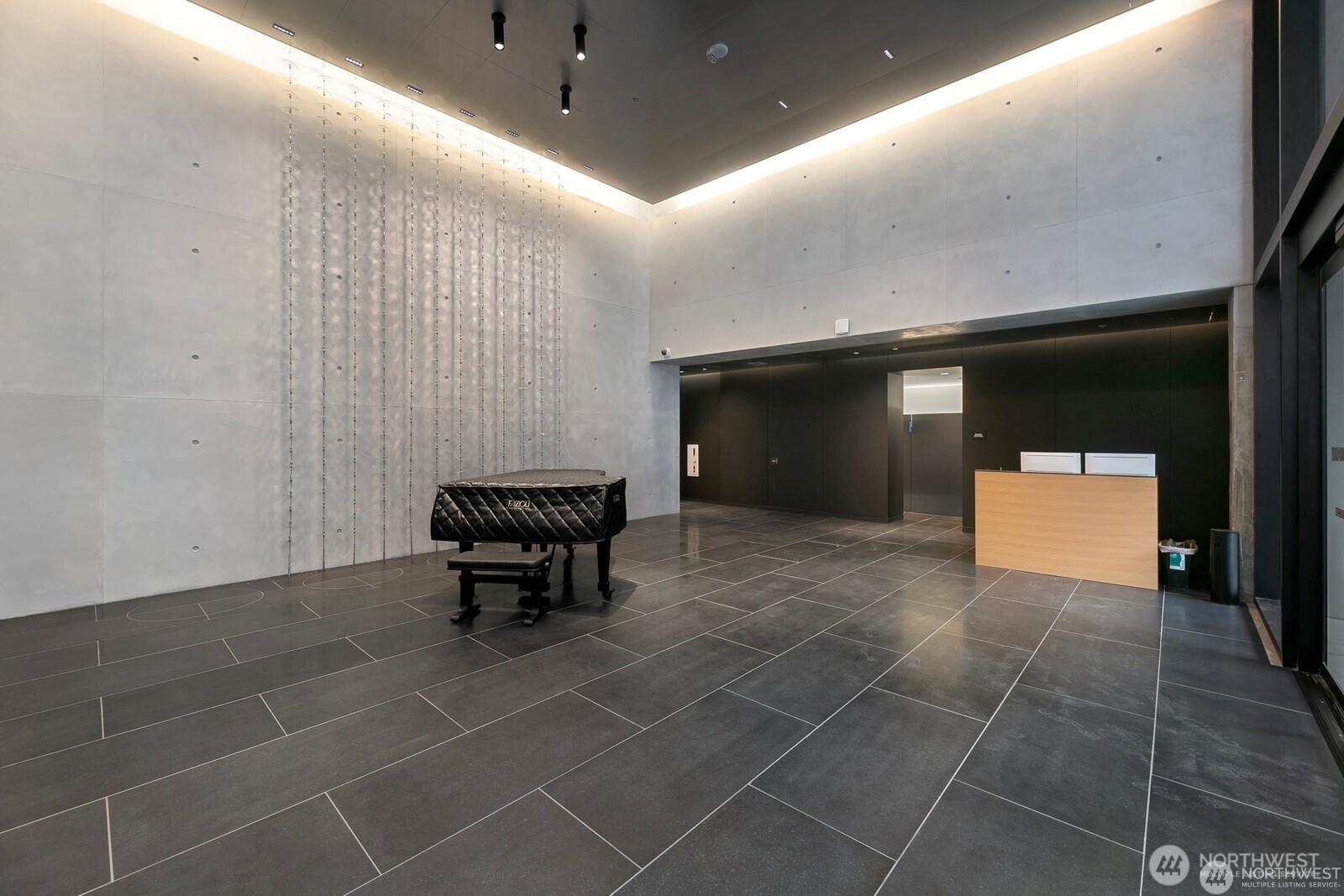 300 Virginia Street 1803 Property Photo 3