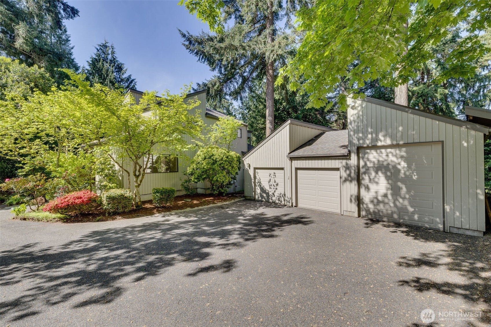 11819 73rd Place Property Photo 3