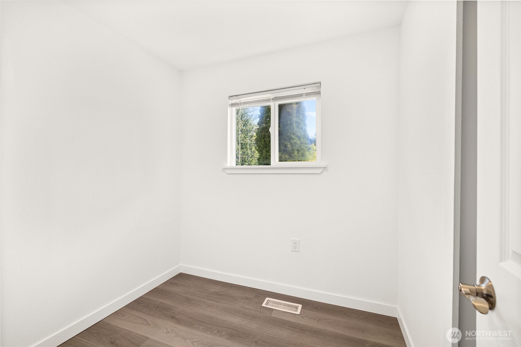 13223 4th Avenue Property Photo 10