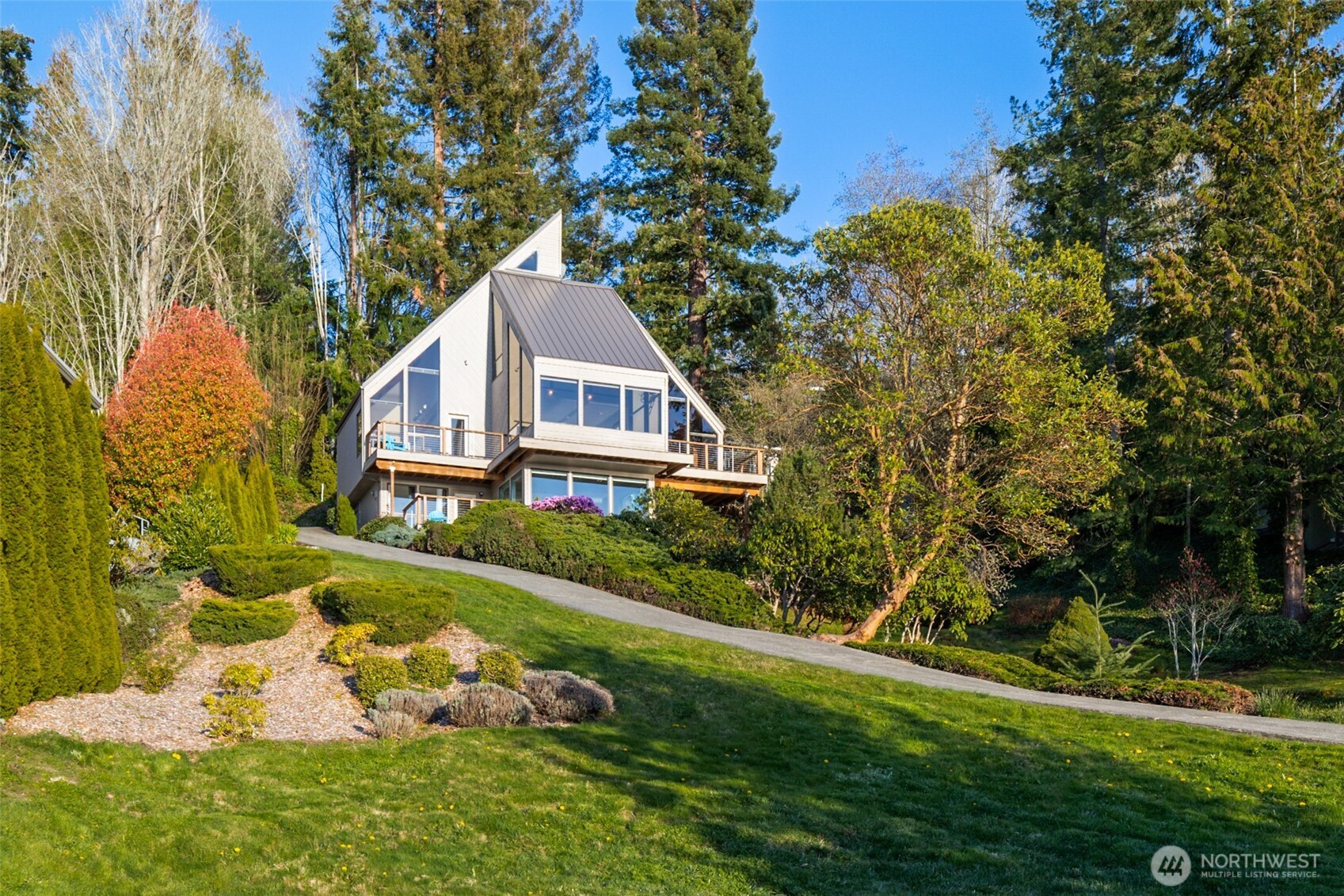 10103 Marine View Dr Property Photo 1