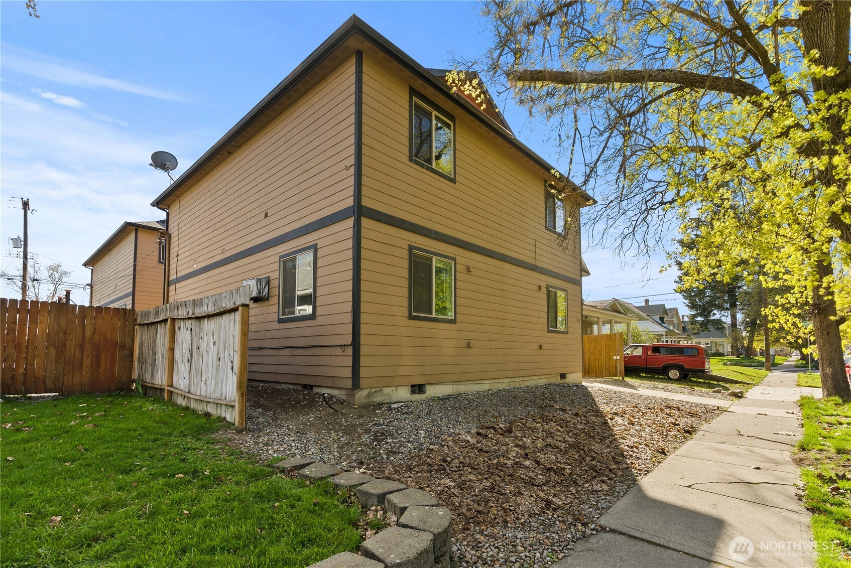 1023 W Knox Avenue Property Photo