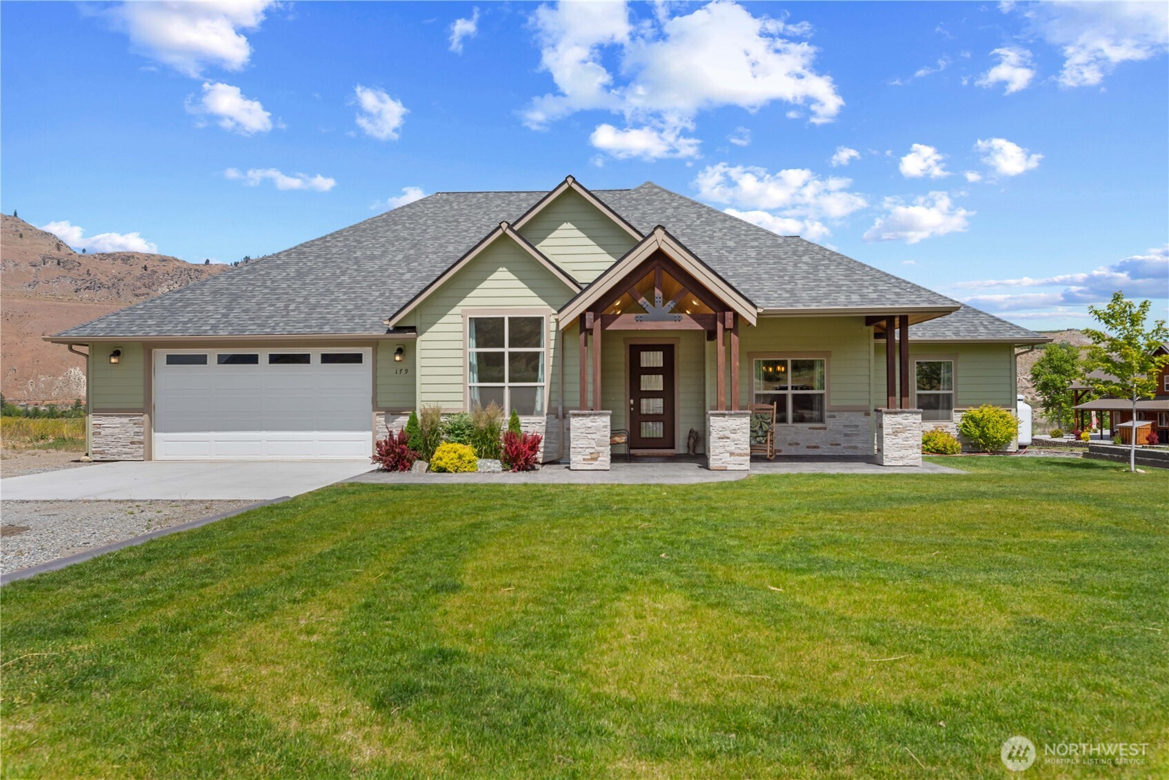 179 N Shore Drive Property Photo 4