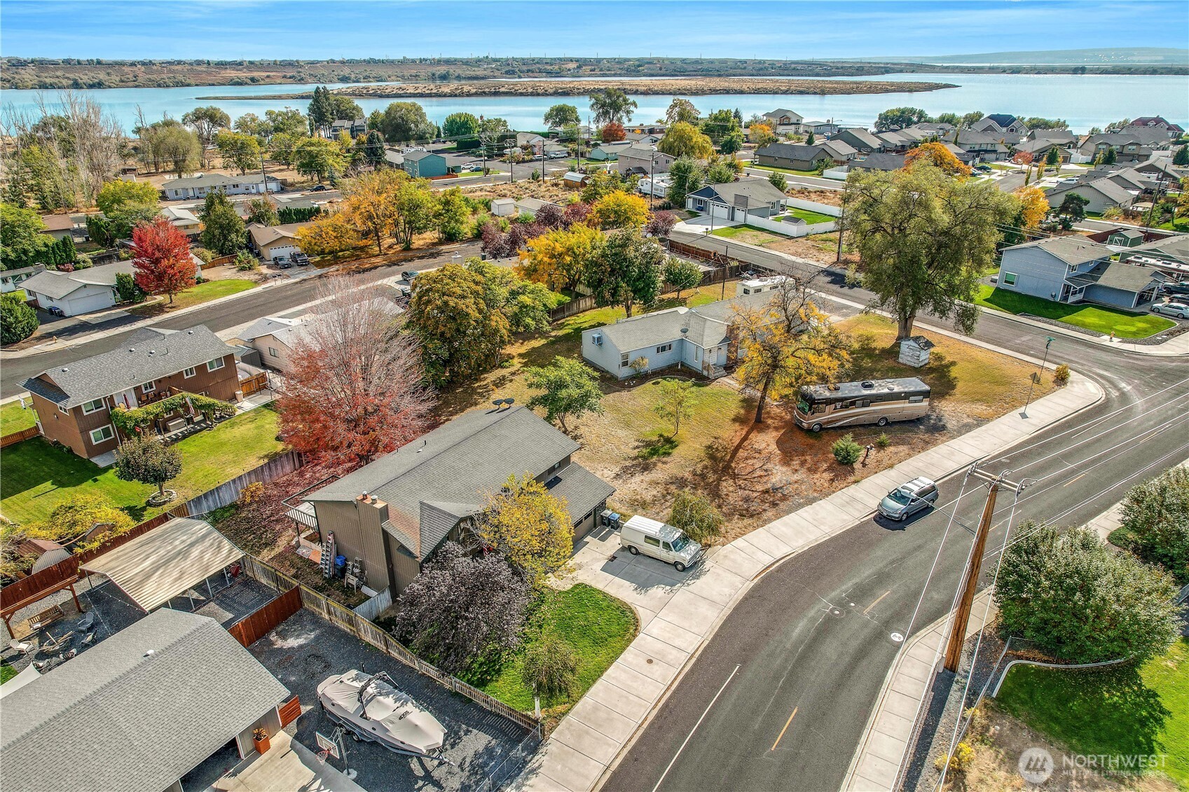 4321 W Lakeshore Drive Property Photo 35