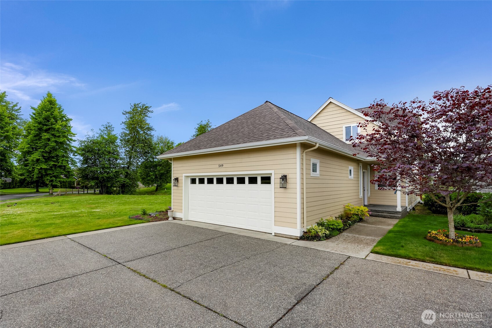 549 E Maberry Drive Property Photo 1