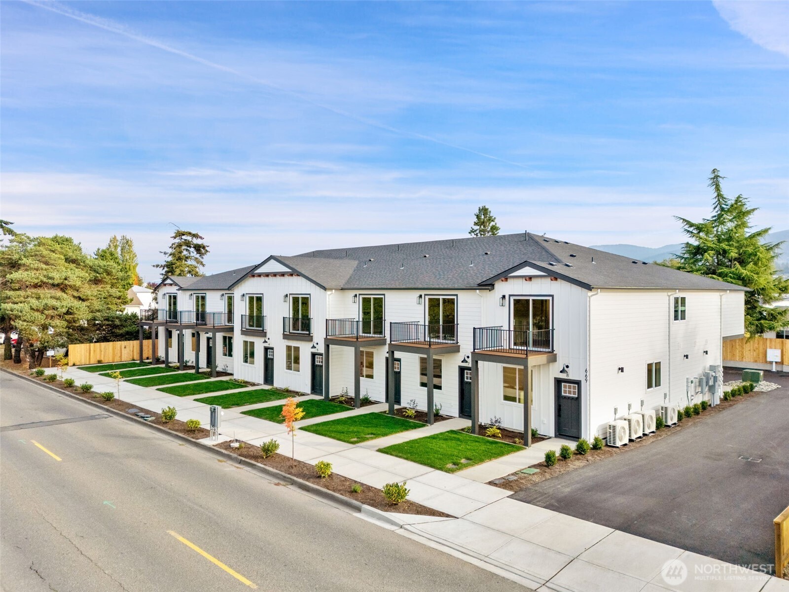 669 W Hendrickson 1 Property Photo 2