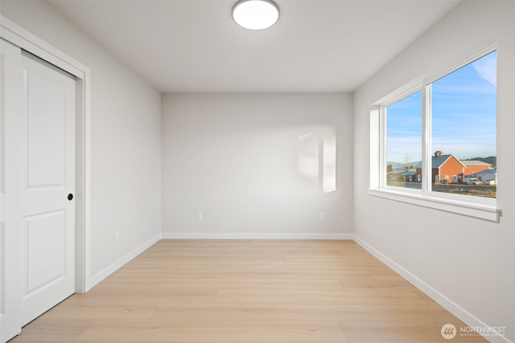 669 W Hendrickson 1 Property Photo 14