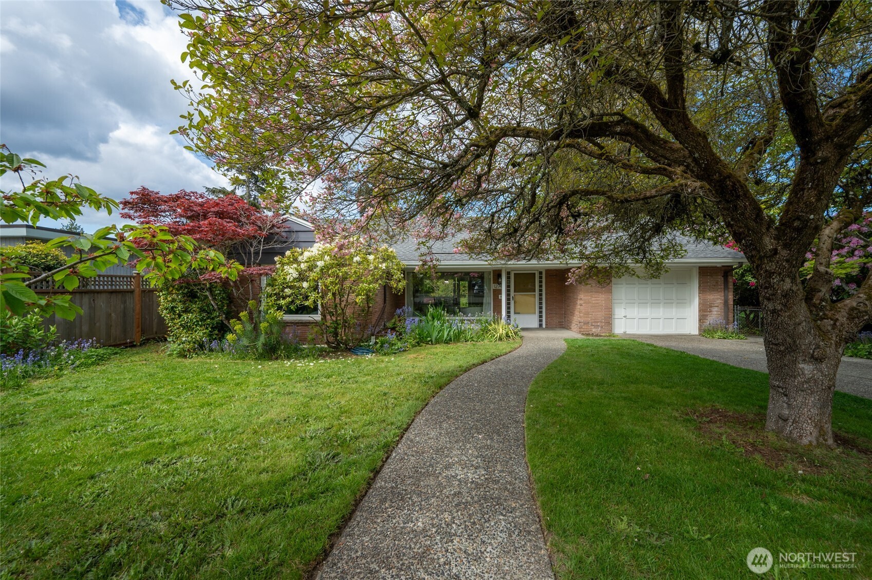 12749 Palatine Avenue Property Photo