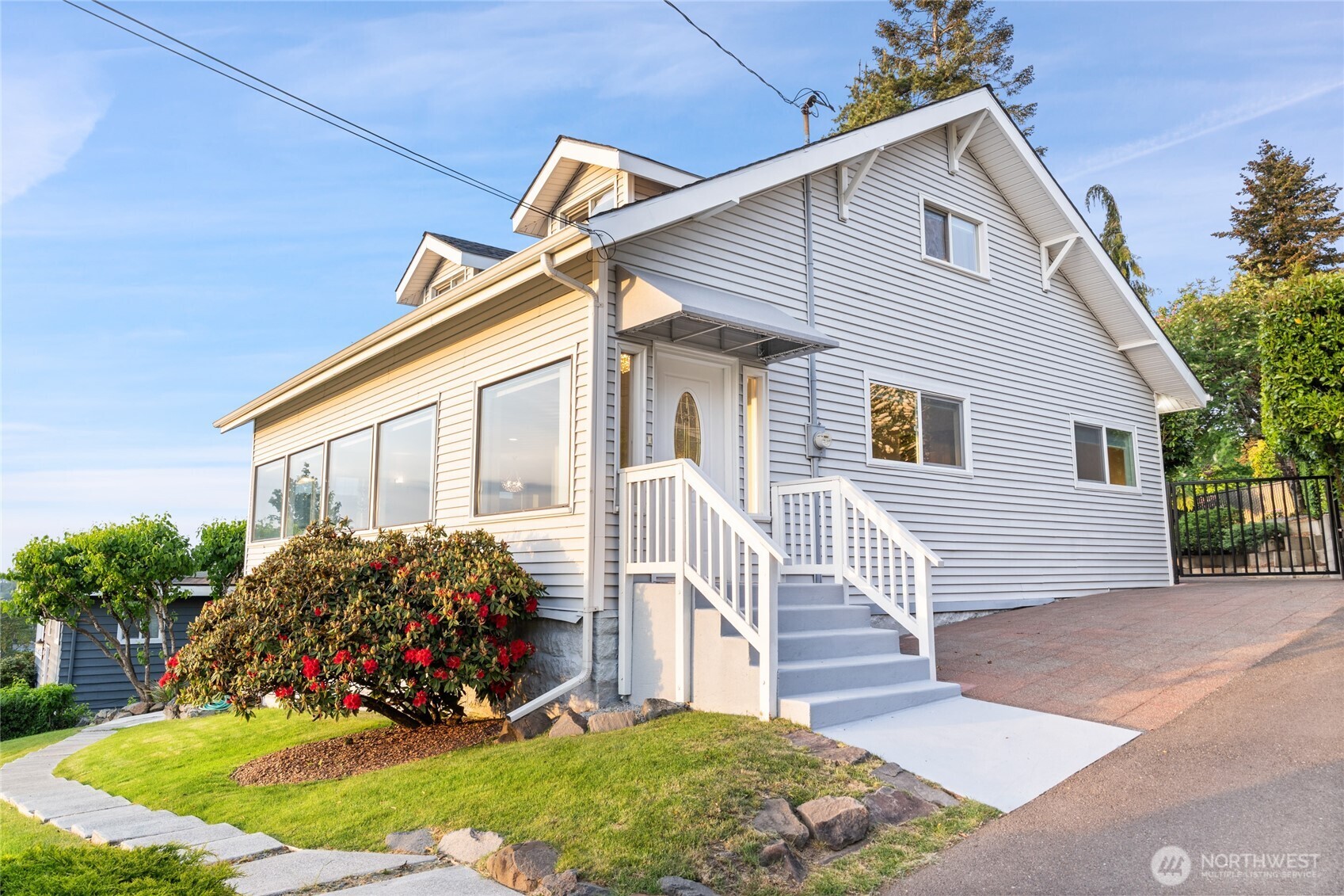 420 Renton Avenue Property Photo 1