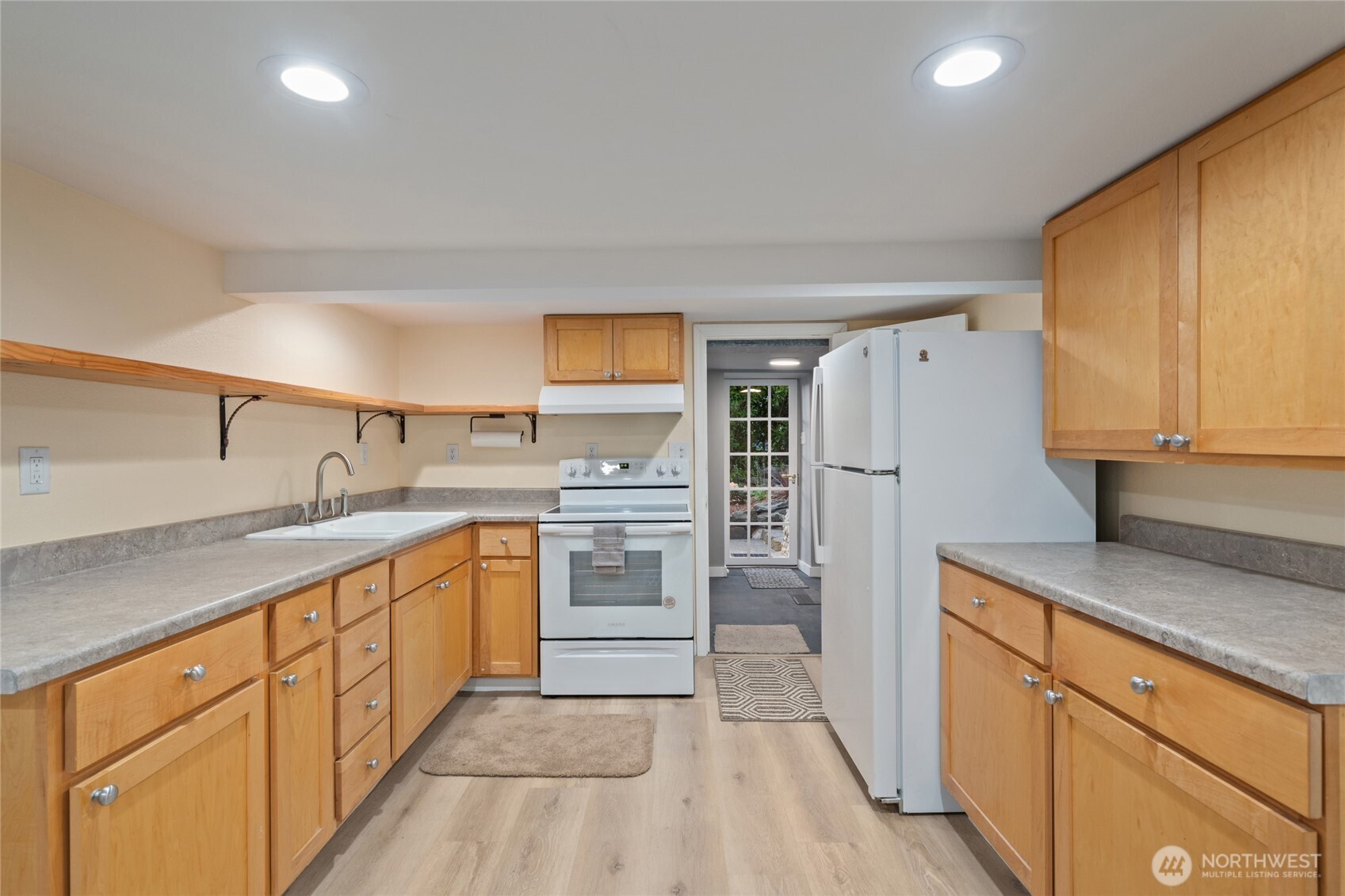 420 Renton Avenue Property Photo 31
