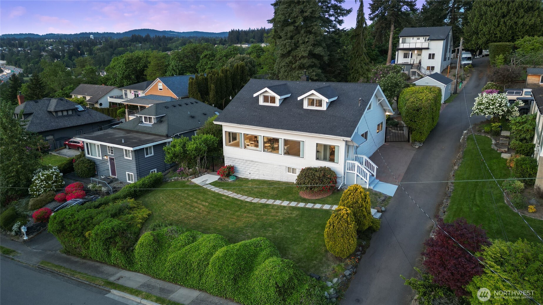 420 Renton Avenue Property Photo 33