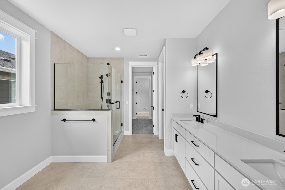 2918 Balsamroot Drive Property Photo 4