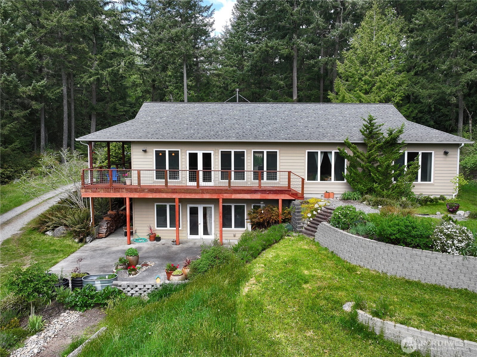 7343 Holst Road Property Photo