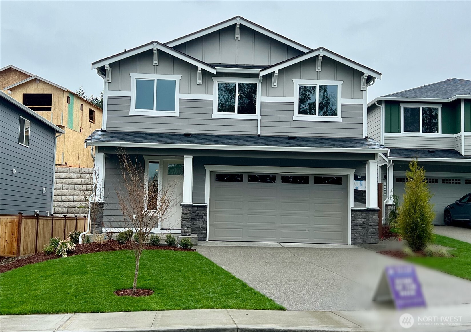 17602 Ne Midnight Sun Loop Property Photo 1