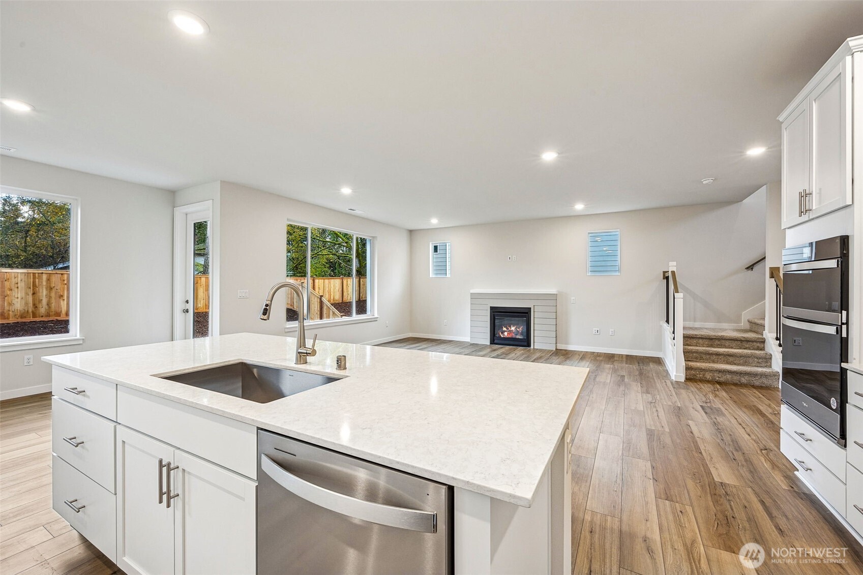17602 Ne Midnight Sun Loop Property Photo 14