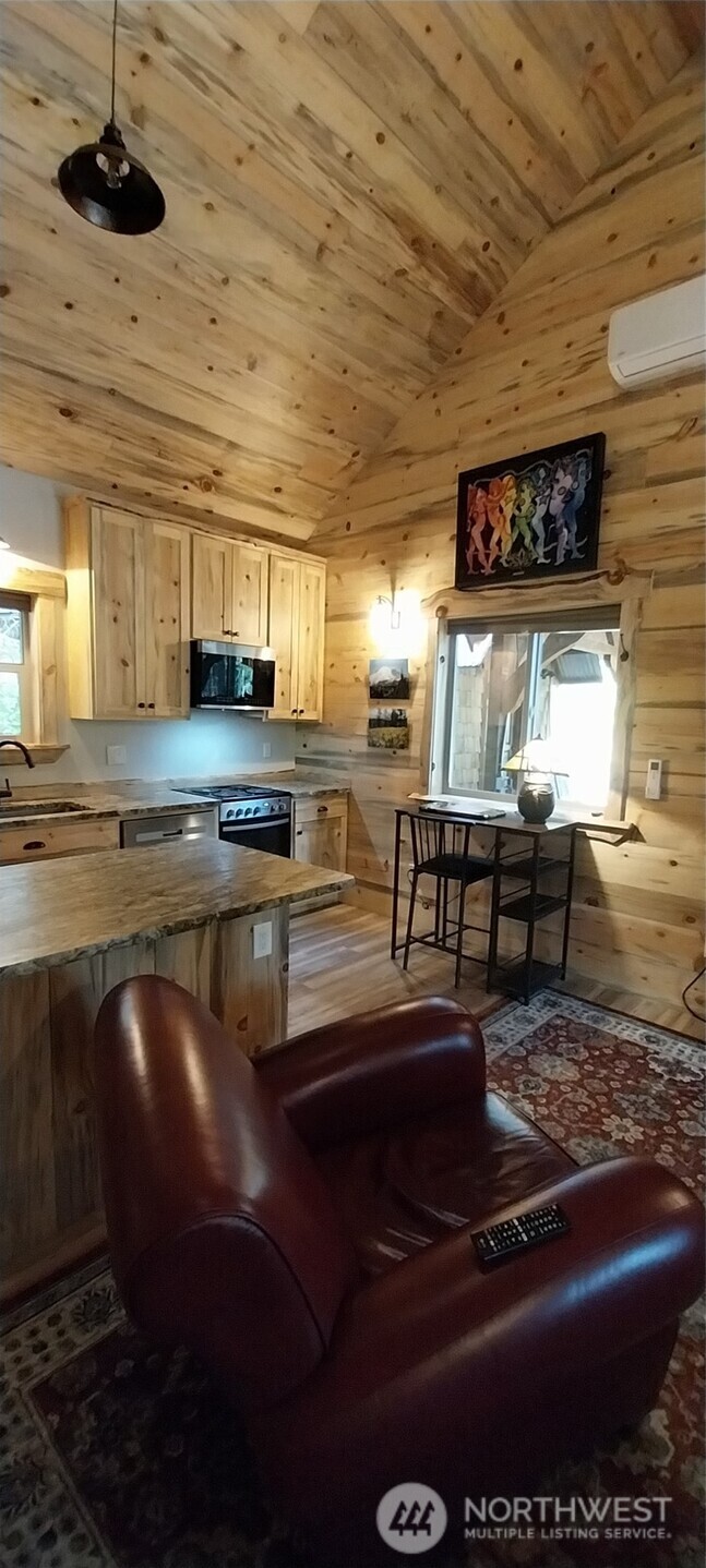 22415 Stirrup Road Property Photo 6