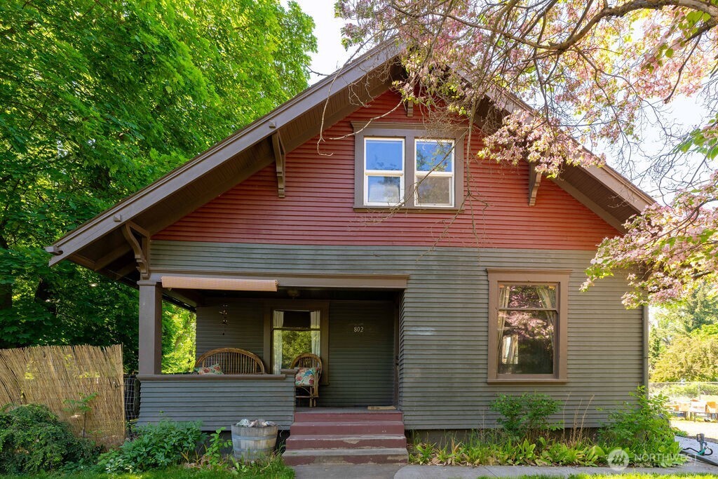 802 Woodlawn Street Property Photo