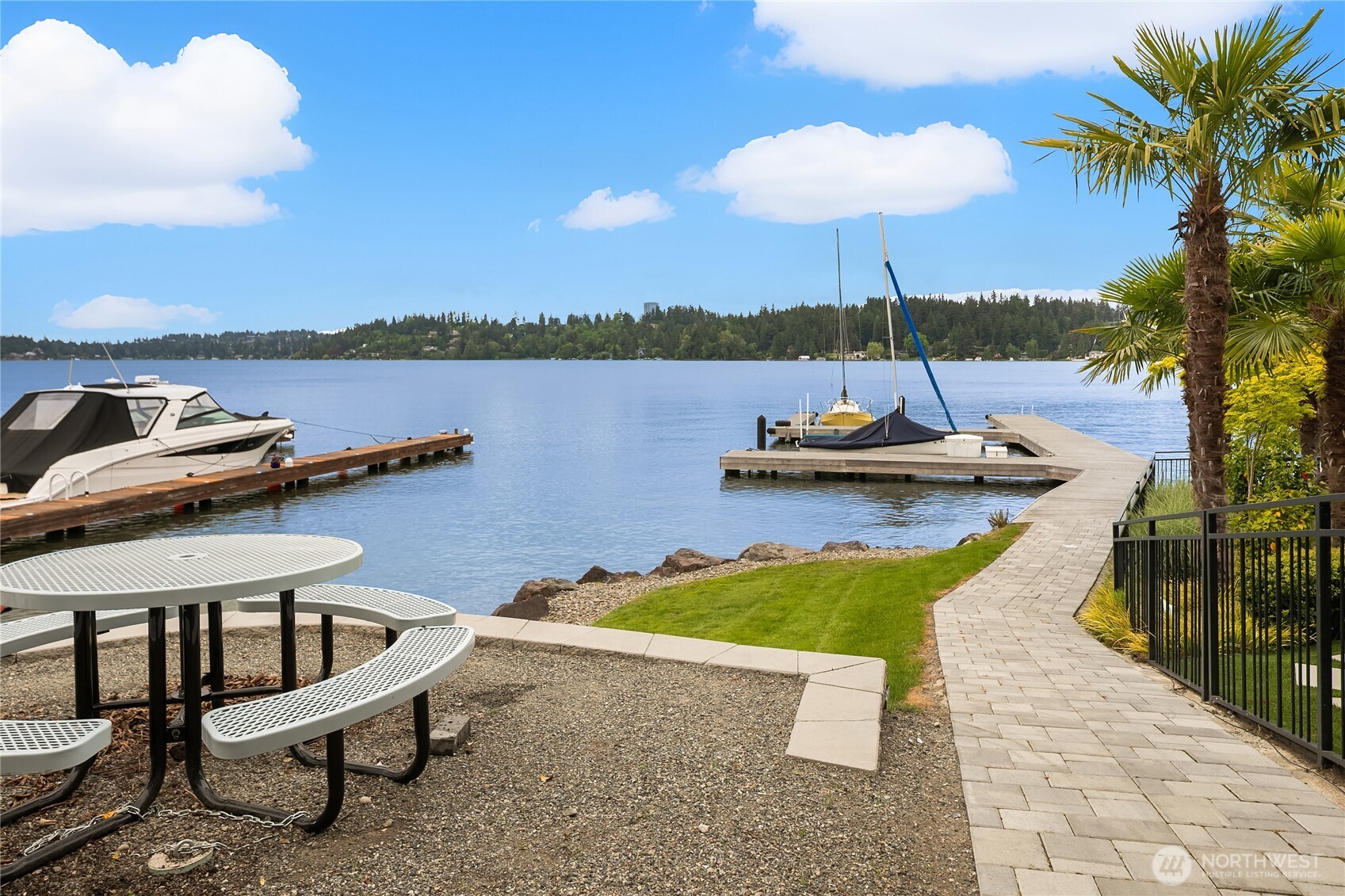 8902 N Mercer Way Property Photo 2