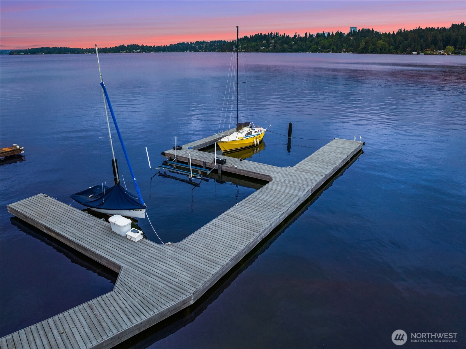 8902 N Mercer Way Property Photo 3