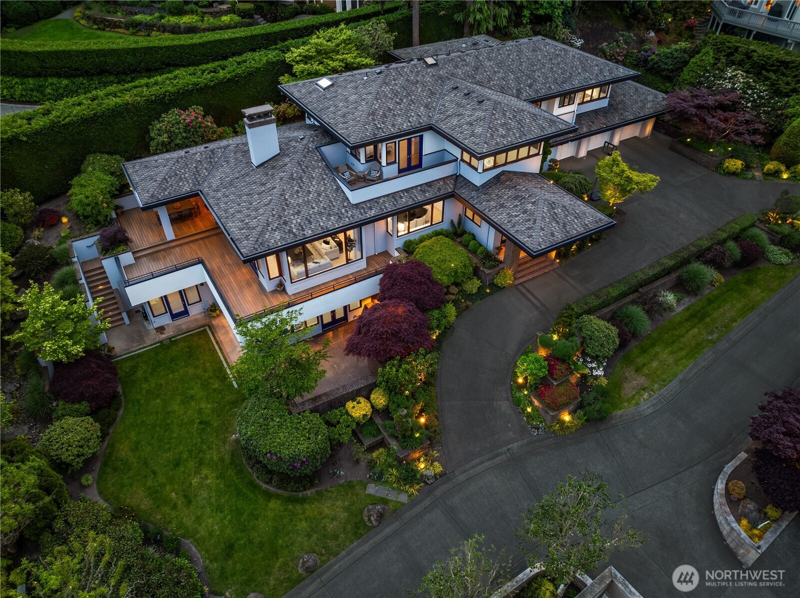 8902 N Mercer Way Property Photo 4