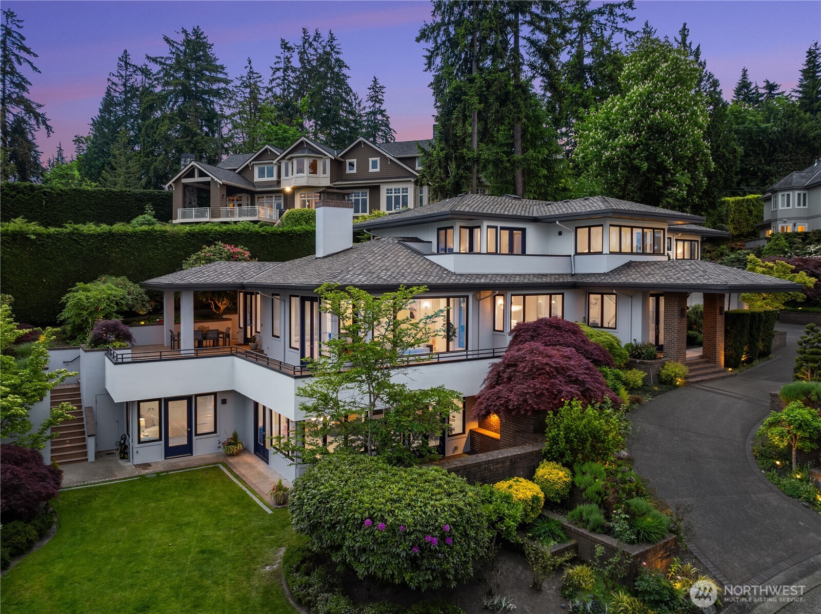 8902 N Mercer Way Property Photo 5