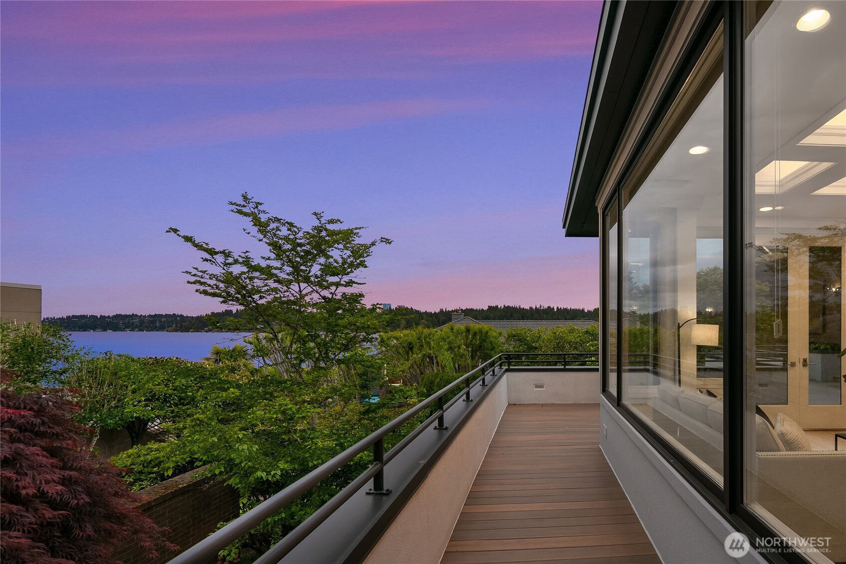 8902 N Mercer Way Property Photo 6